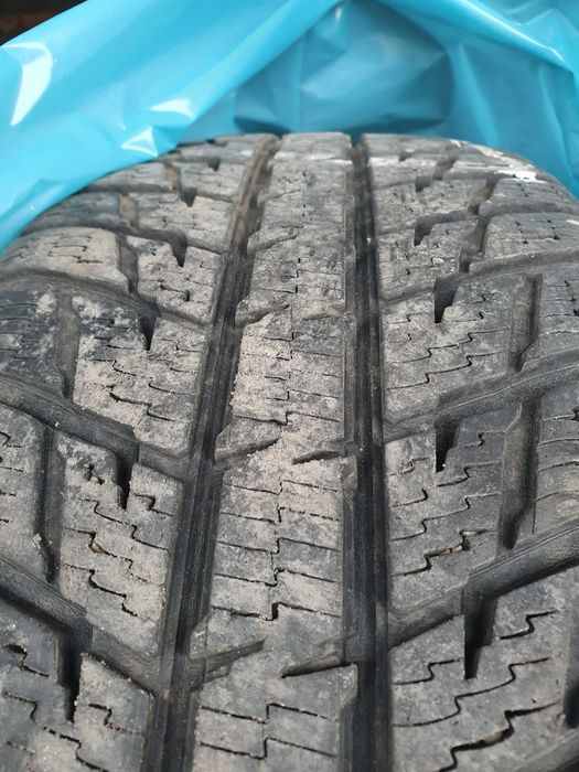 Opony zimowe 225/60r17 NOKIAN