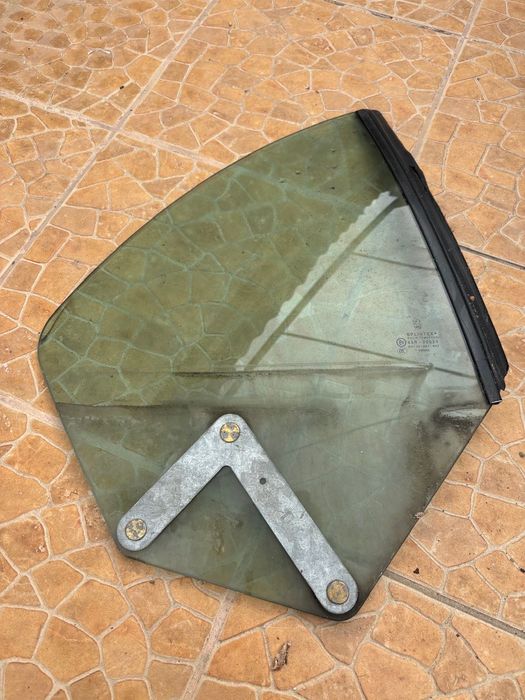 Vidro em ótimo estado para 206CC