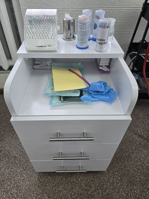 Стоматологічна тумба