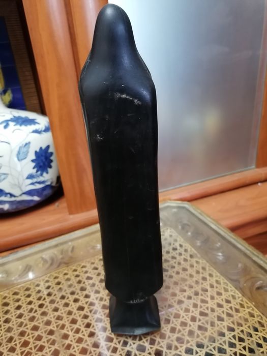 Vendo Santa em madeira preta