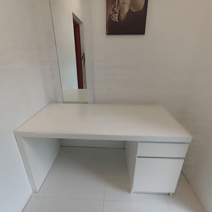 Biurko narożne czarne gamingowe biuro IKEA