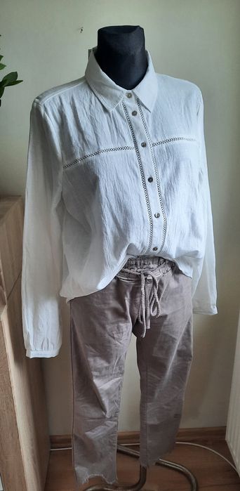 Bawełniana koszula z ażurową wstawką