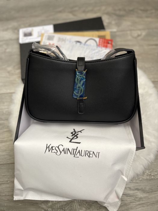 Сумка відомого бренду YSL , повністю укомплектована, чорного кольору.