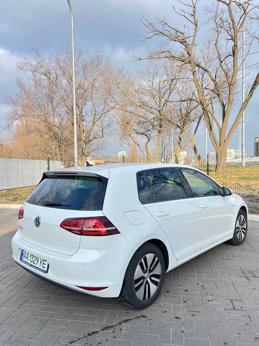 Оренда електромобіля Volkswagen e-Golf Highline