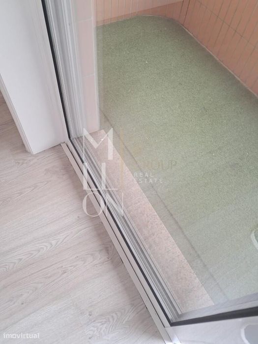 Apartamento T1+1 Renovado com Varanda e Garagem em Oliveira do Douro