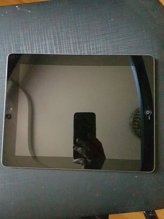 Ipad  продам 10шт одним лотом відео і фото додам єслі по одномуто4 00