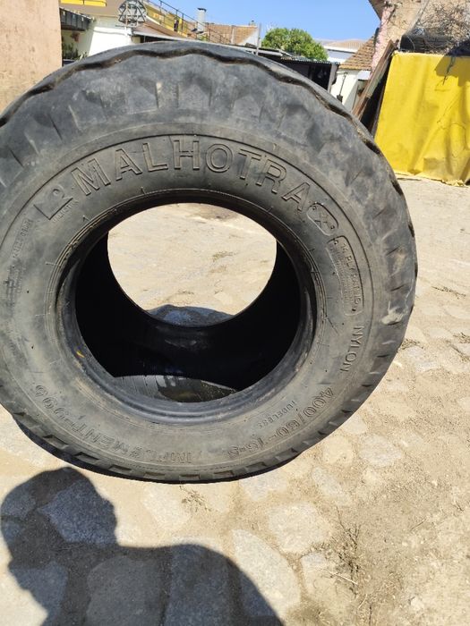 Pneu agrícola de reboque cisterna ou enfradadeira