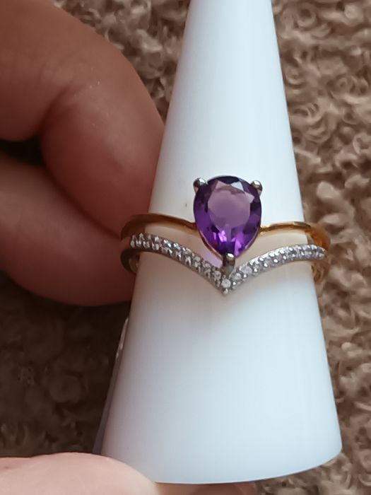 Pierścionek że srebra 925 w pozloceniu z Zamb. Ametystem i Biał. Cyrk.