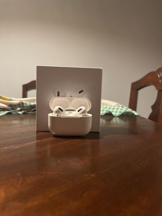 Apple airpods fones funcinam perfeitamente mas a caixa nao funciona tudo incluido
