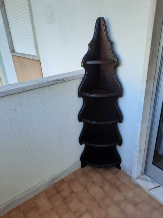 Móvel de canto em madeira antiga