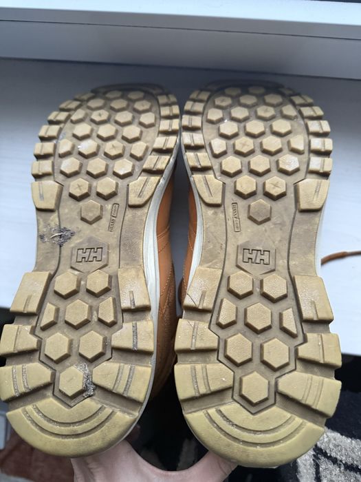 Продам чоловічі черевики Helly hansen