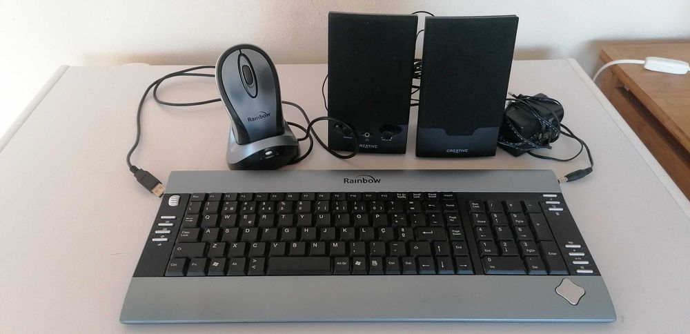 Teclado e Rato sem Fios e Colunas