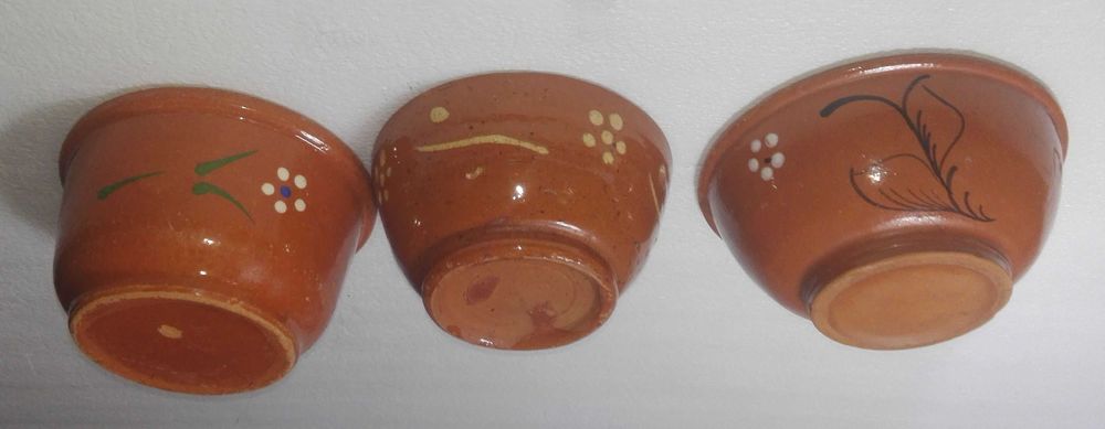 Tijelas e assador em barro vermelho