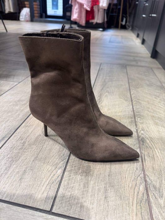 Ботильйони чоботи підбори zara