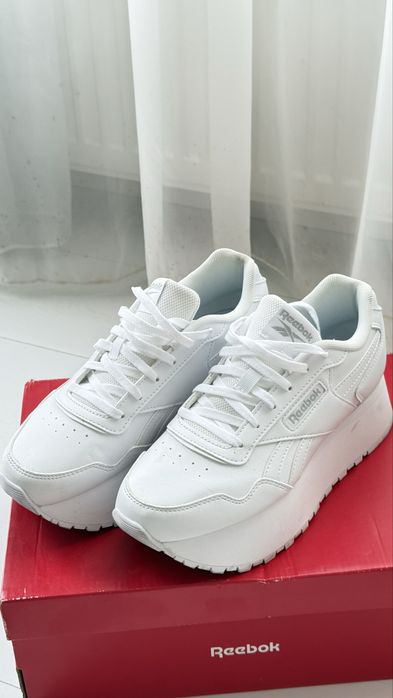 Reebok женские кросовки 38