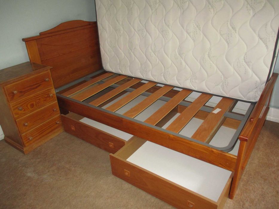 Conjunto de Quarto Solteiro em Pinho Mel com Colchão Bestbed