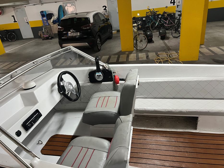 Barco, marca Argus
