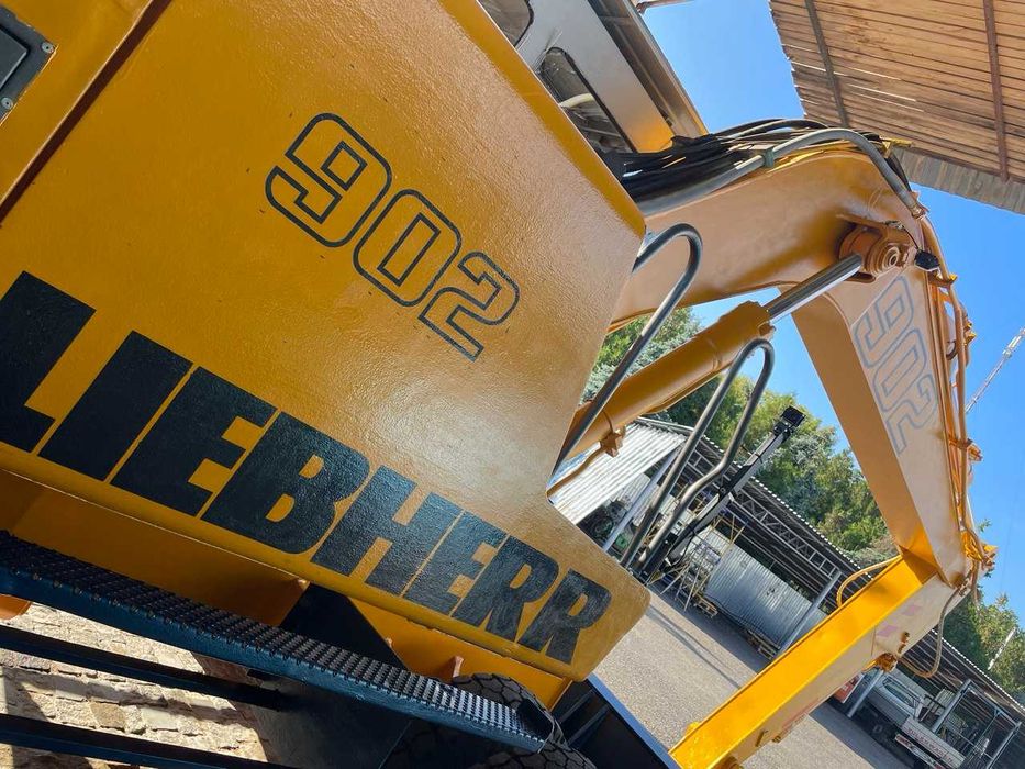 Екскаватор Liebherr