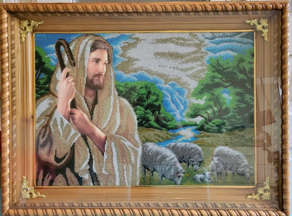 Продам образ вишитий бісером у дерев'яній рамці- 8000 гривень.