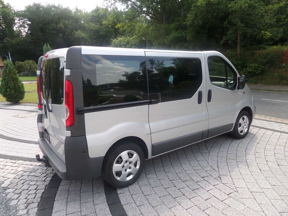 Бампер на Renault Trafic Капот Фара Opel Vivaro Перед Морда Комплект