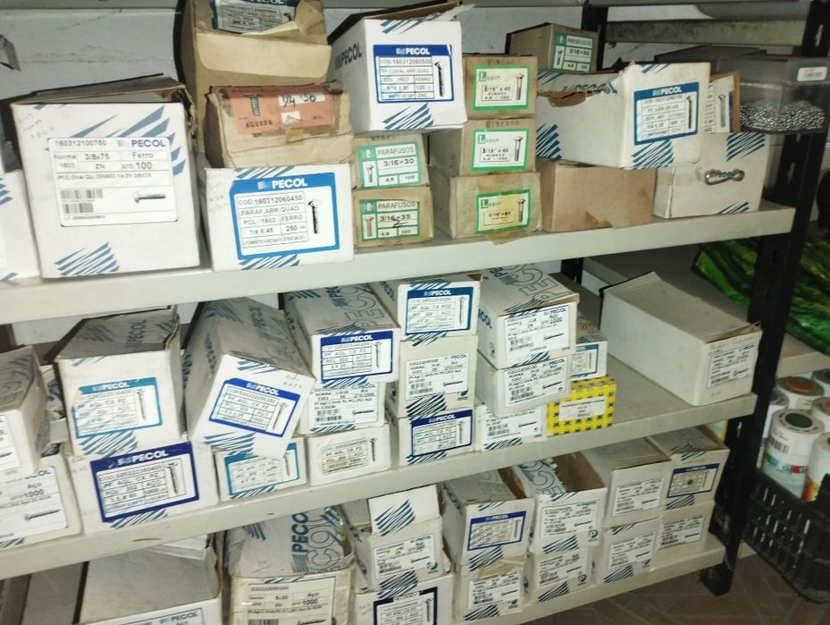 Ferragens (fechaduras,puxadores,anilhas)