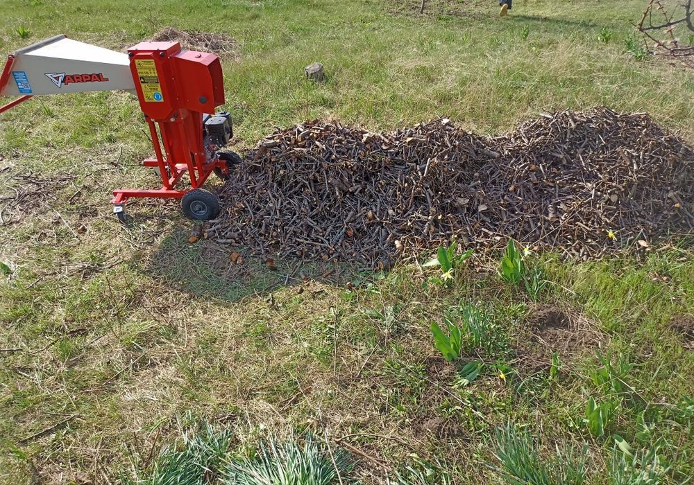 Подрібнювач гілок, измельчитель, дробилка для веток, оренда (аренда).