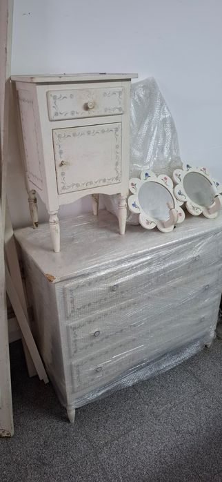 Conjunto quarto antigo