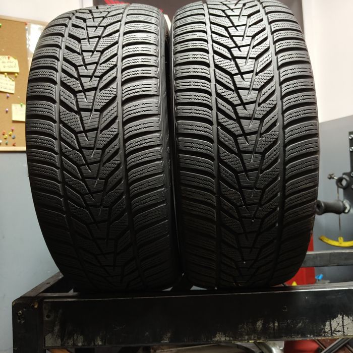 245/45/19 XL Sprzedam parę opon zimowych Hankook