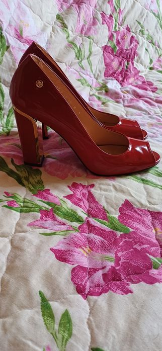 Продам жіночі червоні туфлі 39 розміру