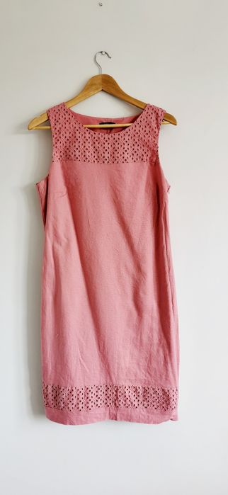 Lniana sukienka z haftowanym wstawkami