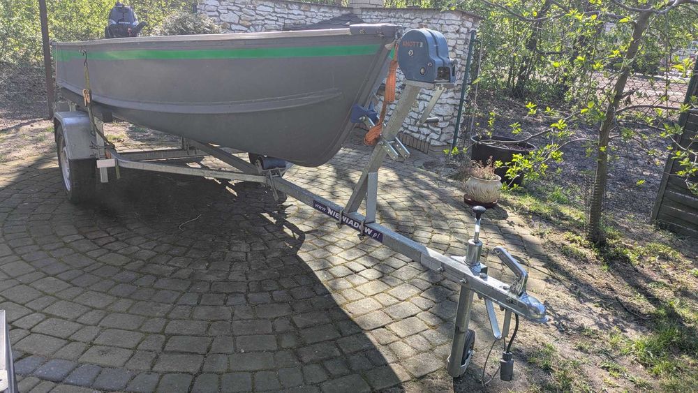 Łódka aluminiowa wędkarska z przyczepką i silnikami