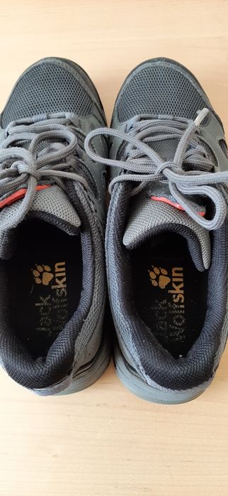 Кроссовки фирменные 38р