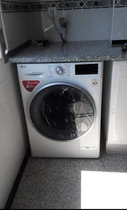 Quarto em Mercês, perto da estação com tudo incluso: serventia de cozinha, água, luz, gás e internet.