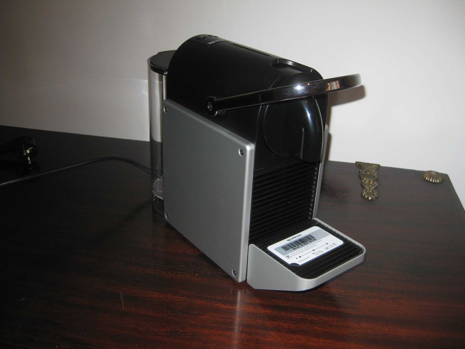 Maquina de café Nespresso Mod. PIXIE nova (na embalagem).