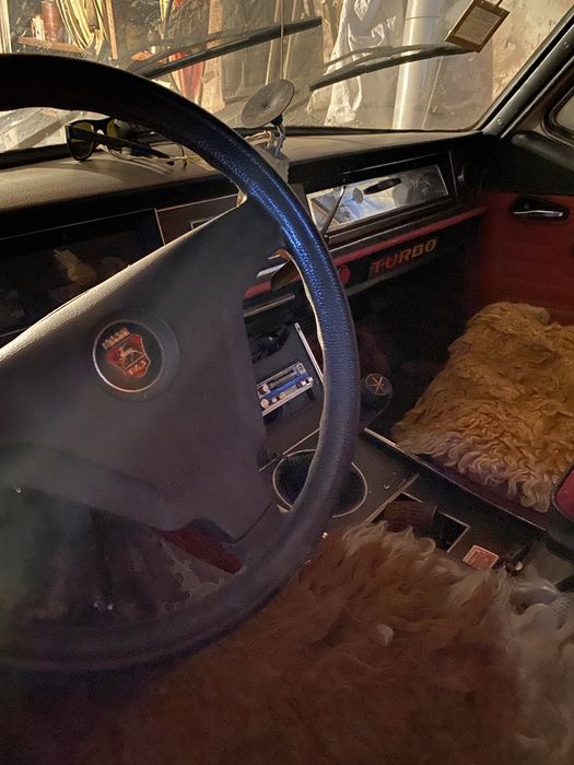 Автомобіль Волга - 24