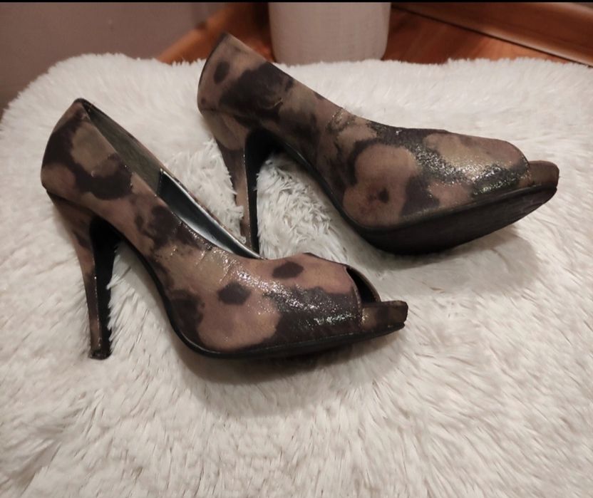 Buty na szpilce czółenka