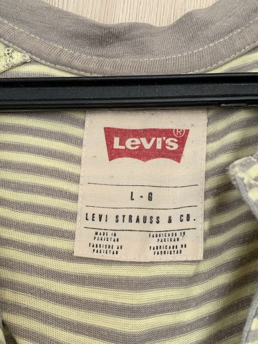 Футболка Levis.