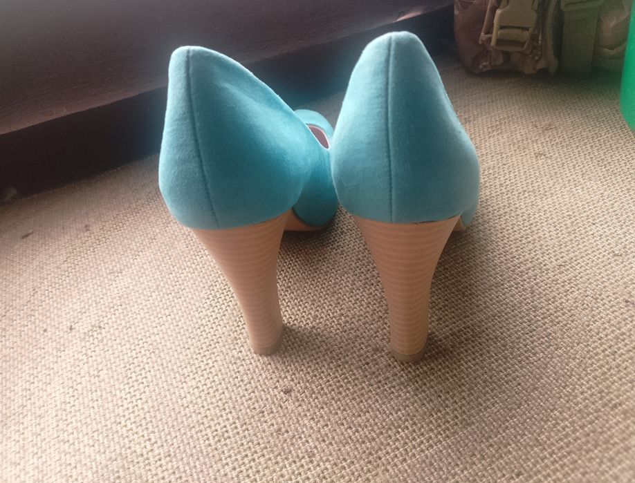 Buty na obcasie  37