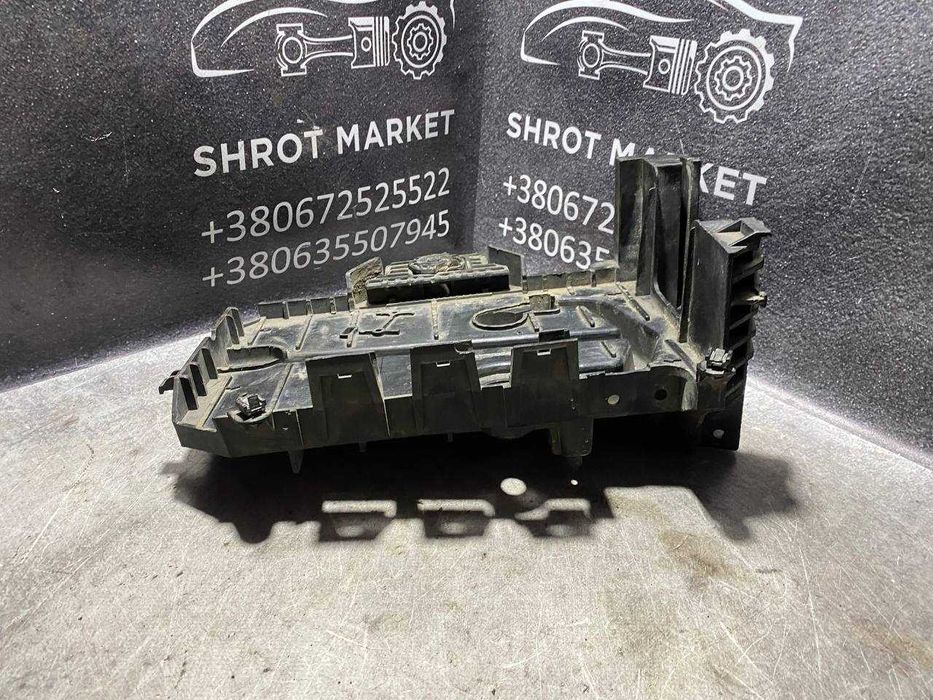 Кронштейн піддон підставка тримач АКБ Peugeot 407  9645693080