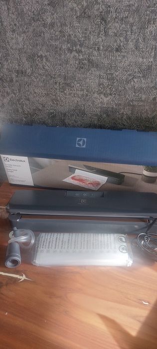 Вакуумный упаковщик Electrolux E4VS1-4AG новый