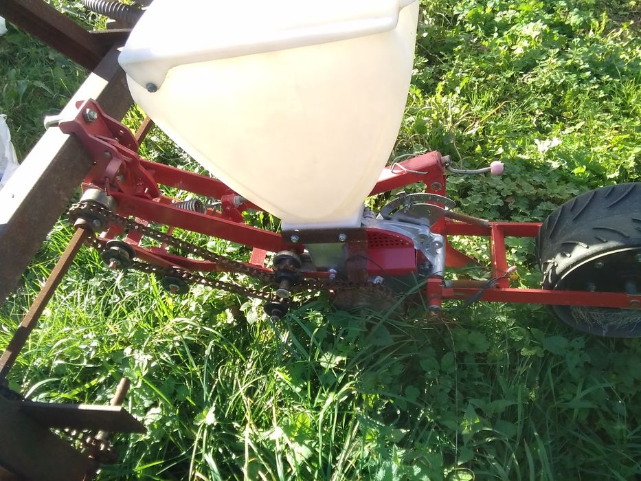 Гарбузова сівалка вакуумна однорядна упс