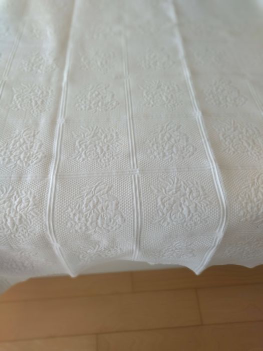 Colcha branca antiga