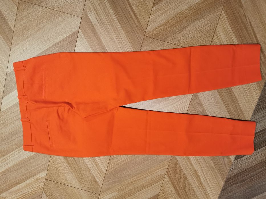 Czerwone eleganckie spodnie damskie  Zara M