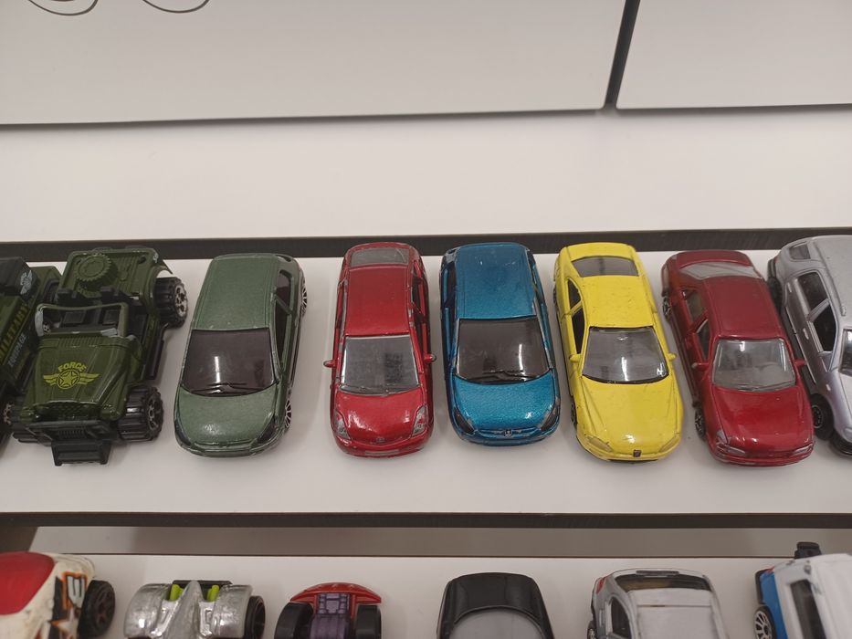 Veiculos escala col.Alfa Romeu/Peugeot/Mini/porshe/BMW/Toyota