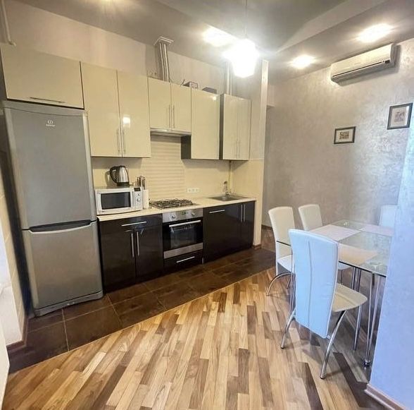 Підселення / Кімната в ЦЕНТРІ для дівчат