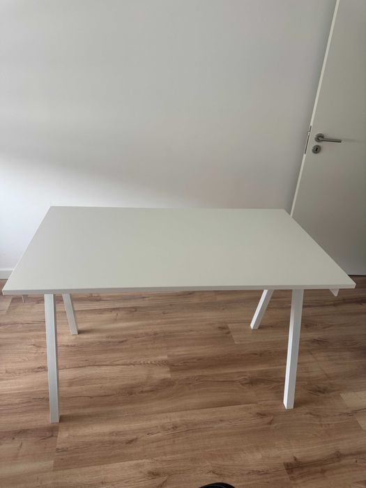 Secretária Ikea TROTTEN 140x80