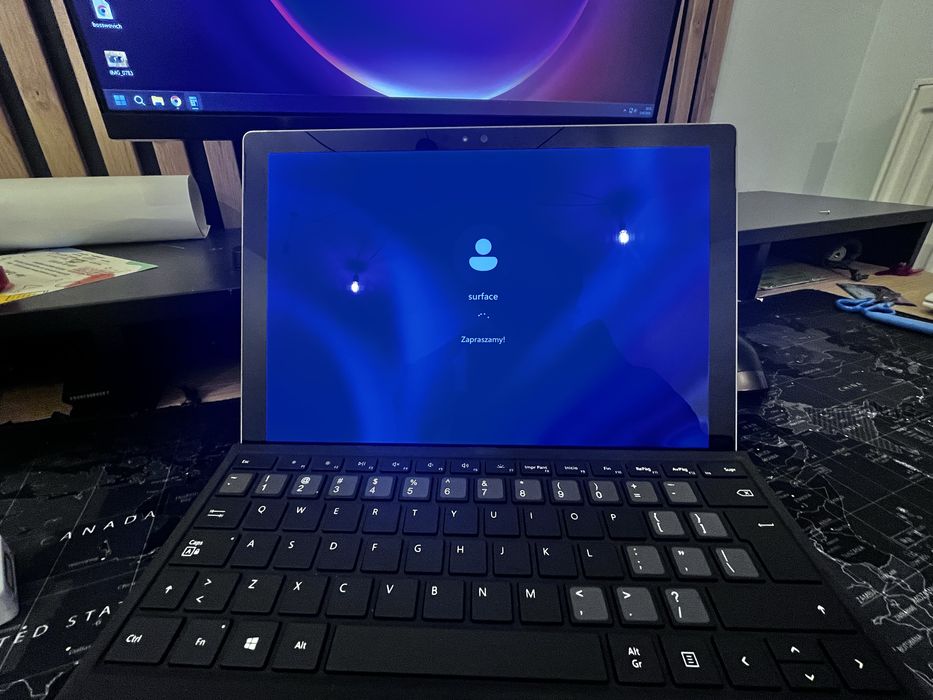 Tablet Surface pro 4 z Klawiatura Type cover fingerprint i Przejściówką mini dp do vga hdmi
