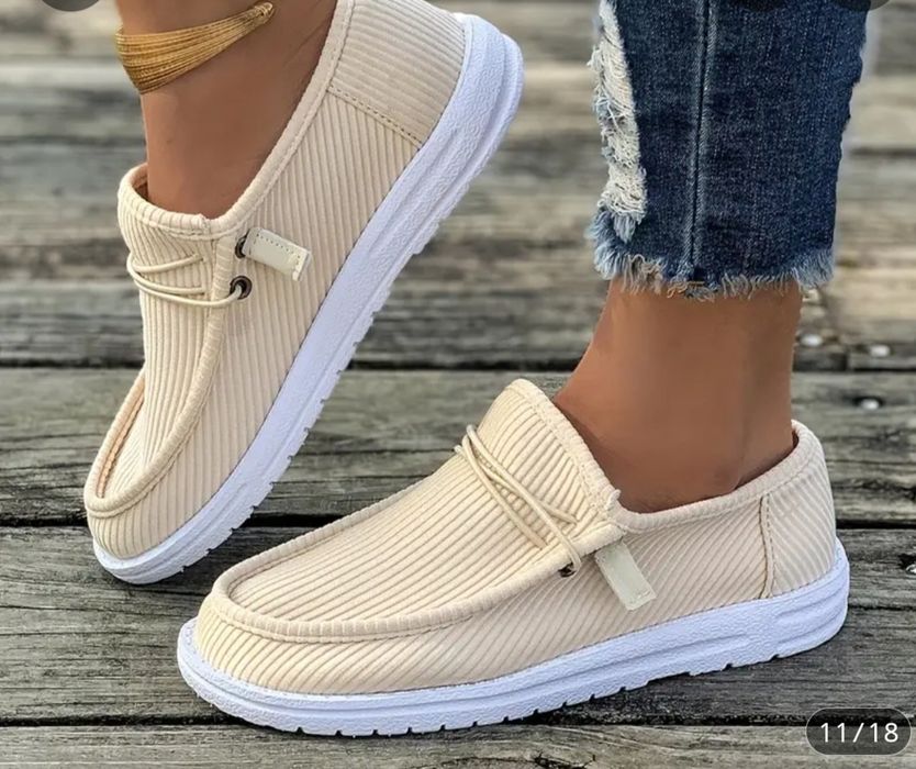 Жіноче макасини  бежові