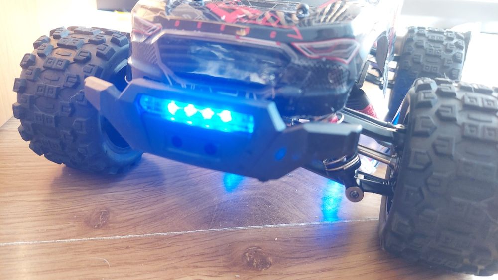 Model rc Deerc 1217 bezszczotkowy v max 75 km/h.