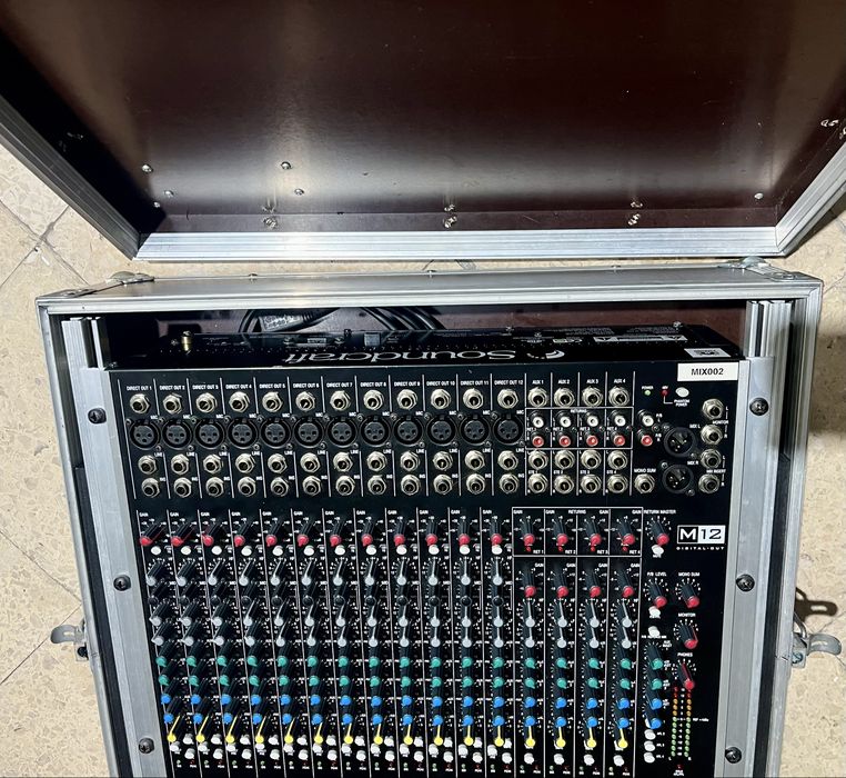 Soundcraft M12 + Flightcase
